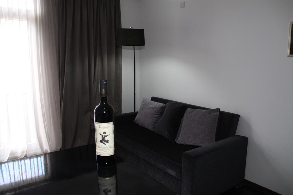 Black-White Rooms Μπατούμι Εξωτερικό φωτογραφία