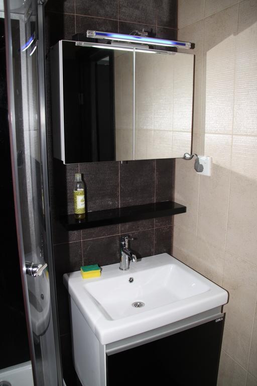 Black-White Rooms Μπατούμι Εξωτερικό φωτογραφία