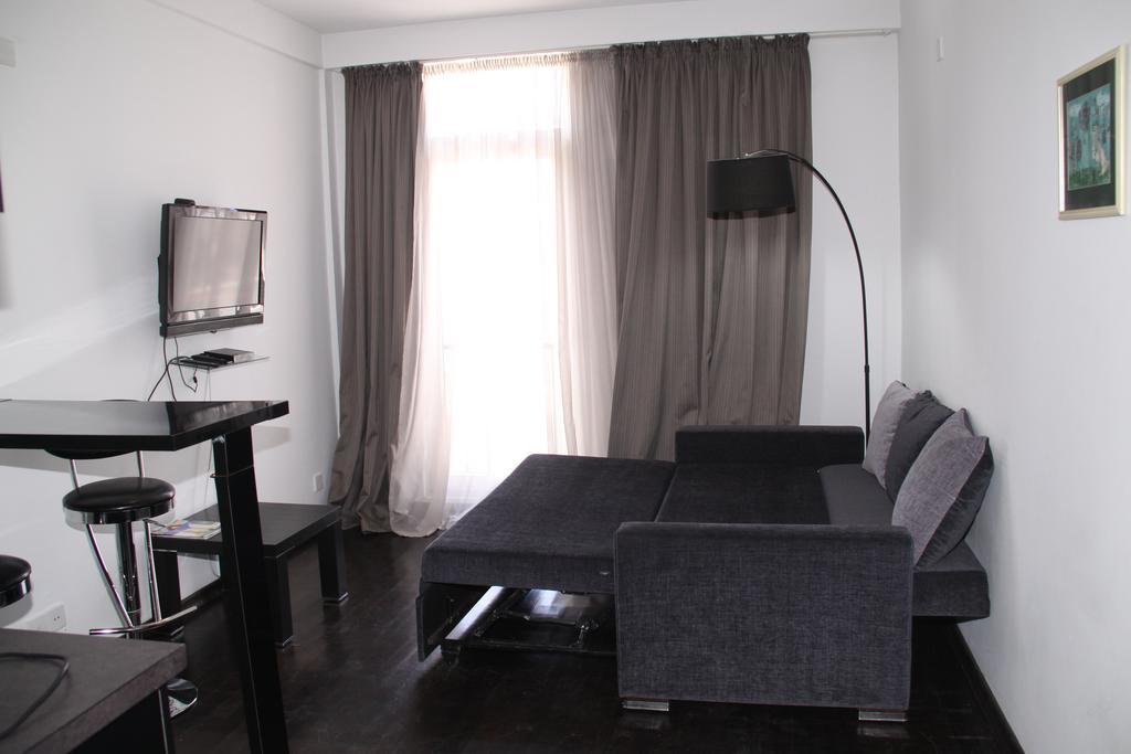 Black-White Rooms Μπατούμι Εξωτερικό φωτογραφία