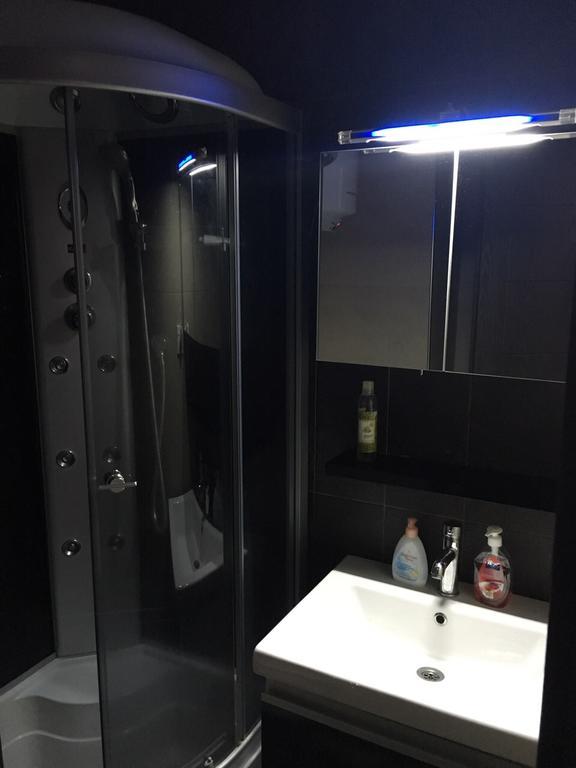 Black-White Rooms Μπατούμι Εξωτερικό φωτογραφία